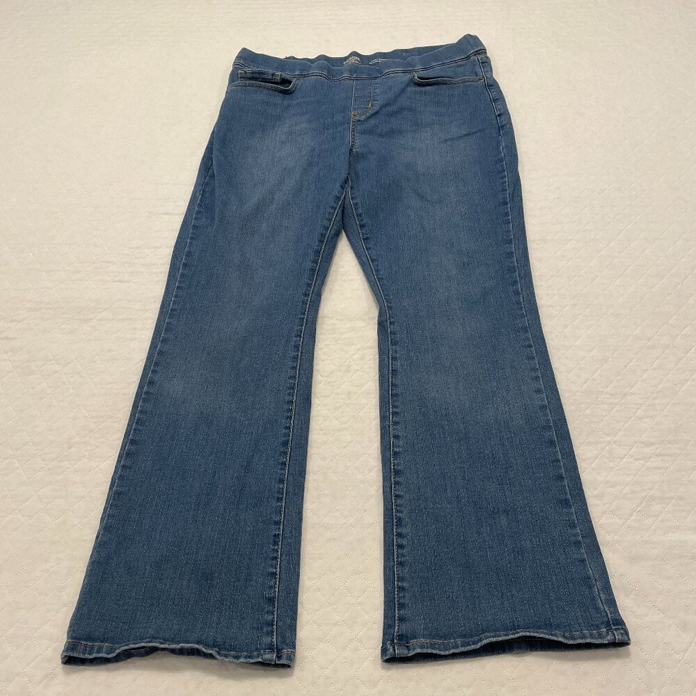 Women's Levi Strauss Totally Shaping Pull-On Bootcut Jeans 16S